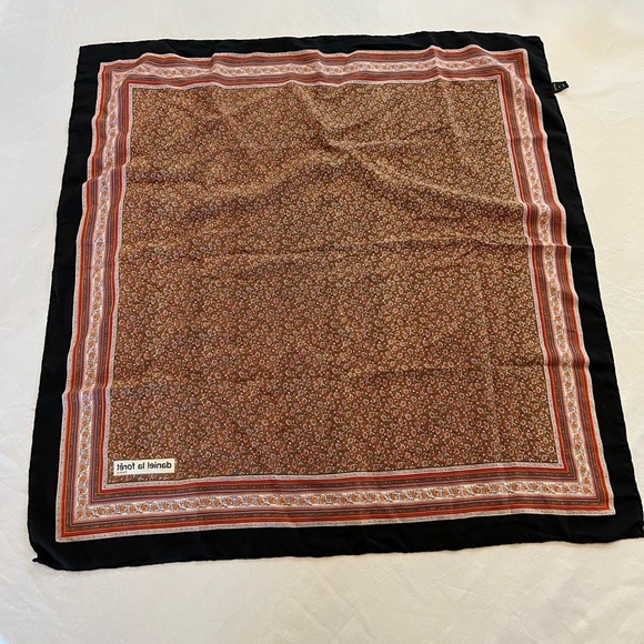 DANIEL LA FORET Vintage 100% Scarf, Size 32” x 32” - Picture 4 of 4